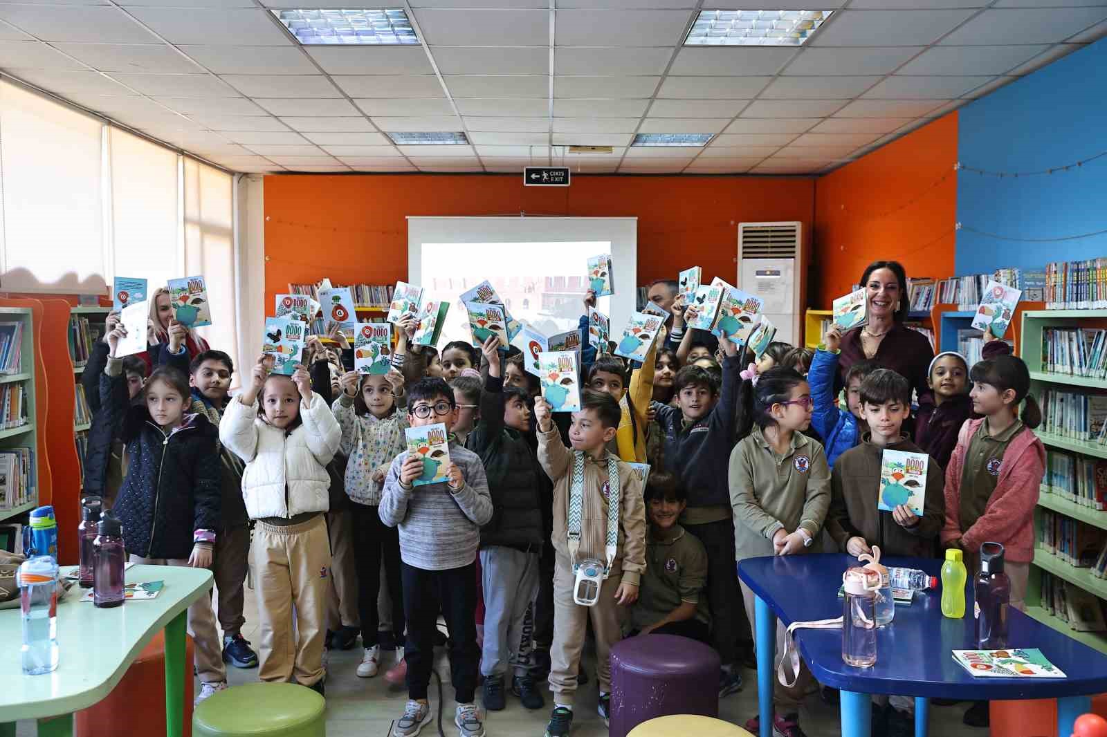 Doğan Hızlan K&uuml;t&uuml;phanesi&rsquo;nde imza etkinliği
