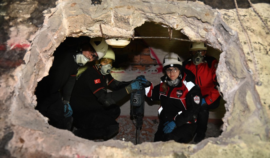 Tekirdağ&rsquo;da ger&ccedil;eğini aratmayan arama kurtarma tatbikatı
