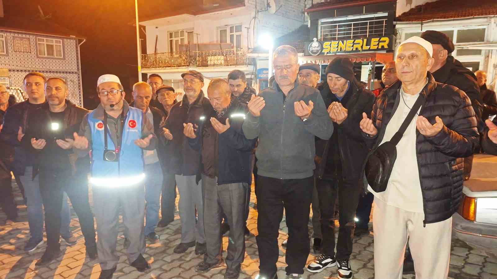 Emet ve Hisarcık’tan 33 kişilik umre kafilesi dualarla uğurlandı