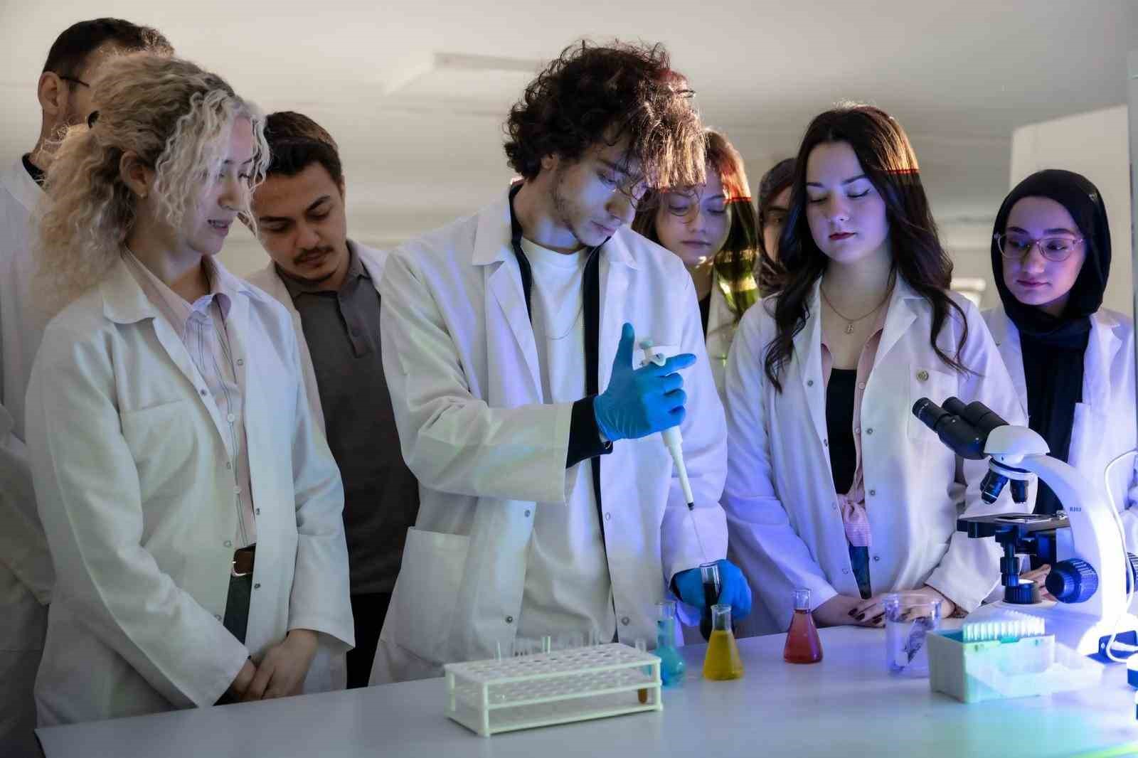 Kocaeli Sağlık ve Teknoloji Üniversitesi ilk 20’de
