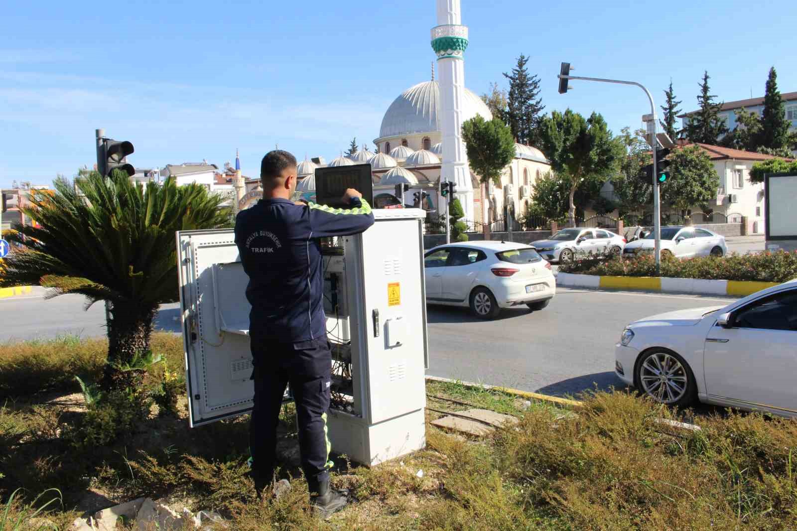 B&uuml;y&uuml;kşehir Manavgat&rsquo;ın sinyalizasyon altyapısını yeniliyor
