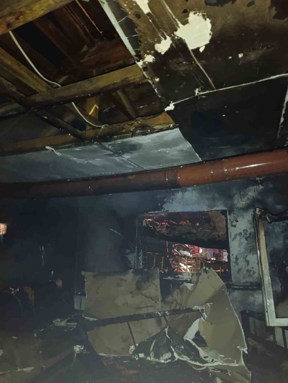 Keşan&rsquo;da &ccedil;ıkan yangınlarda 2 ev kullanılamaz hale geldi
