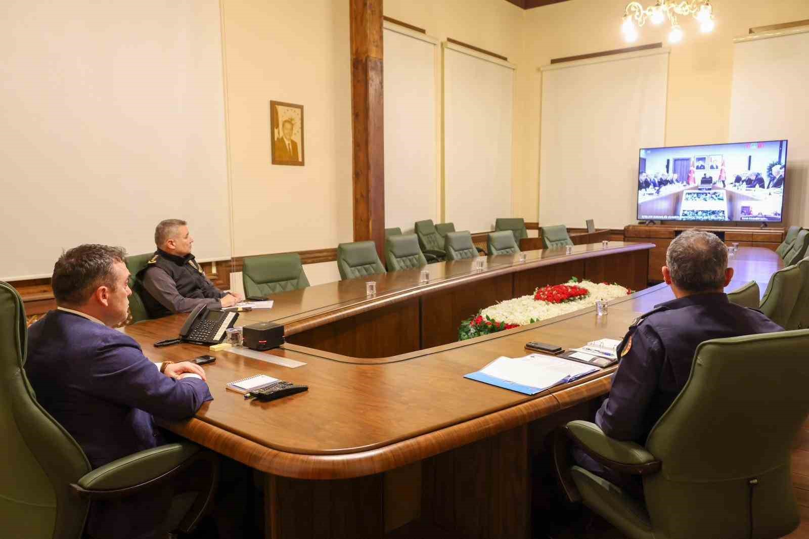 Vali S&ouml;zer, Yeni Yıl Tedbirlerine İlişkin Hazırlık ve Koordinasyon Toplantısı&rsquo;na katıldı
