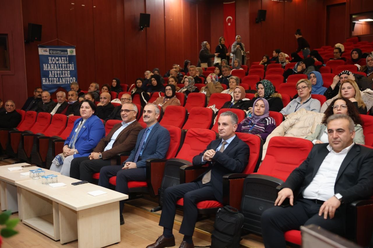 &Ccedil;ayırova&rsquo;da afete hazırlık eğitimi
