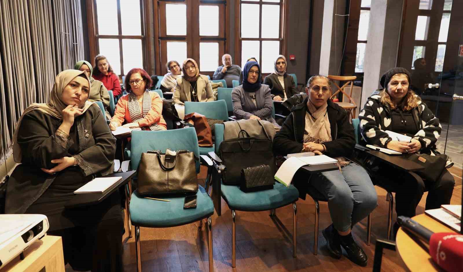 Osmangazi Belediyesi &ouml;yk&uuml; yazmayı at&ouml;lye &ccedil;alışmalarıyla &ouml;ğretiyor
