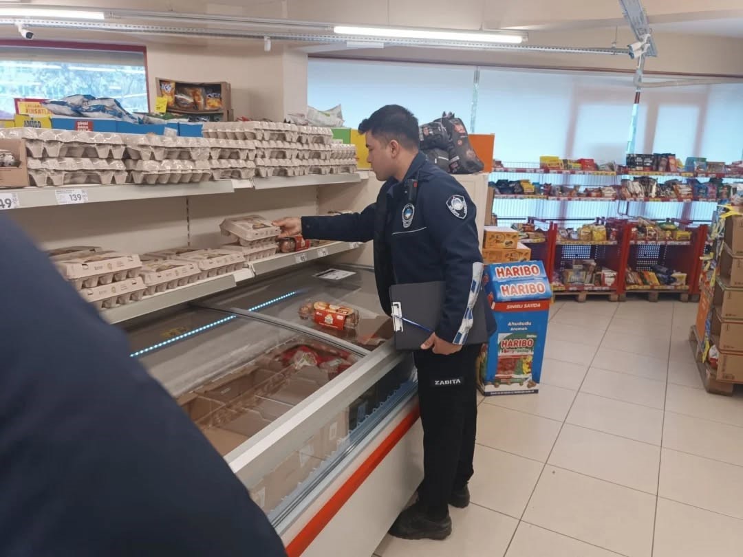 Germencik&rsquo;te zabıta ekipleri zincir marketlerde denetim ger&ccedil;ekleştirdi
