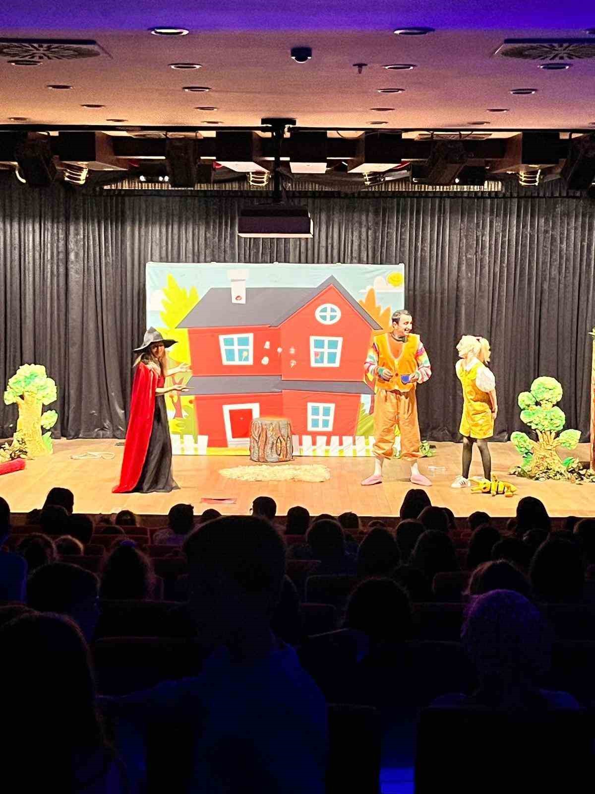 Sincan Belediyesi&rsquo;nde tiyatro g&uuml;nleri devam ediyor
