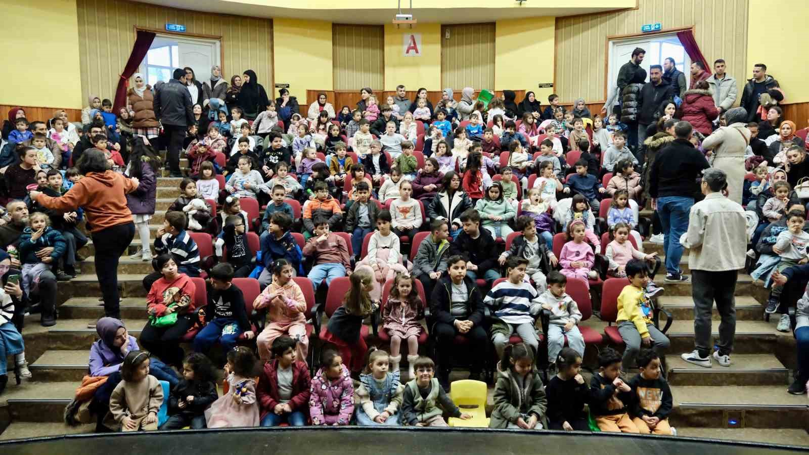 Yıldırımlı &ccedil;ocuklara her pazar &uuml;cretsiz tiyatro
