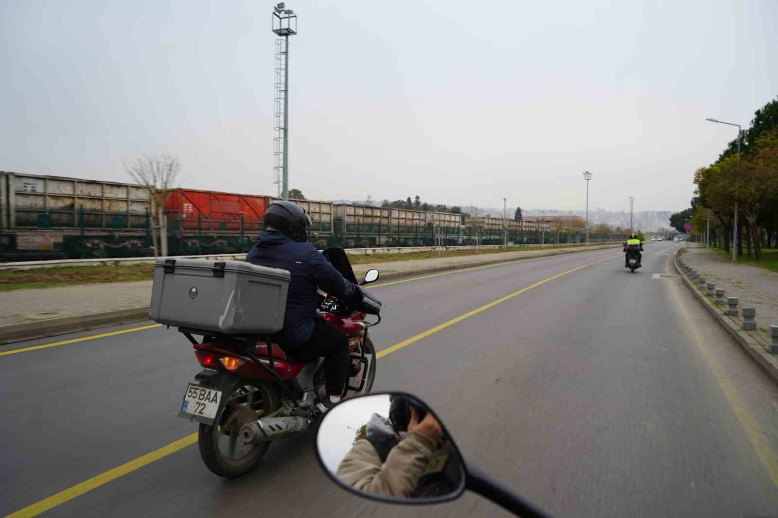 D&uuml;ş&uuml;k puan, y&uuml;ksek risk: Kuryeler hız yapmak zorunda kalıyor, kazalar artıyor
