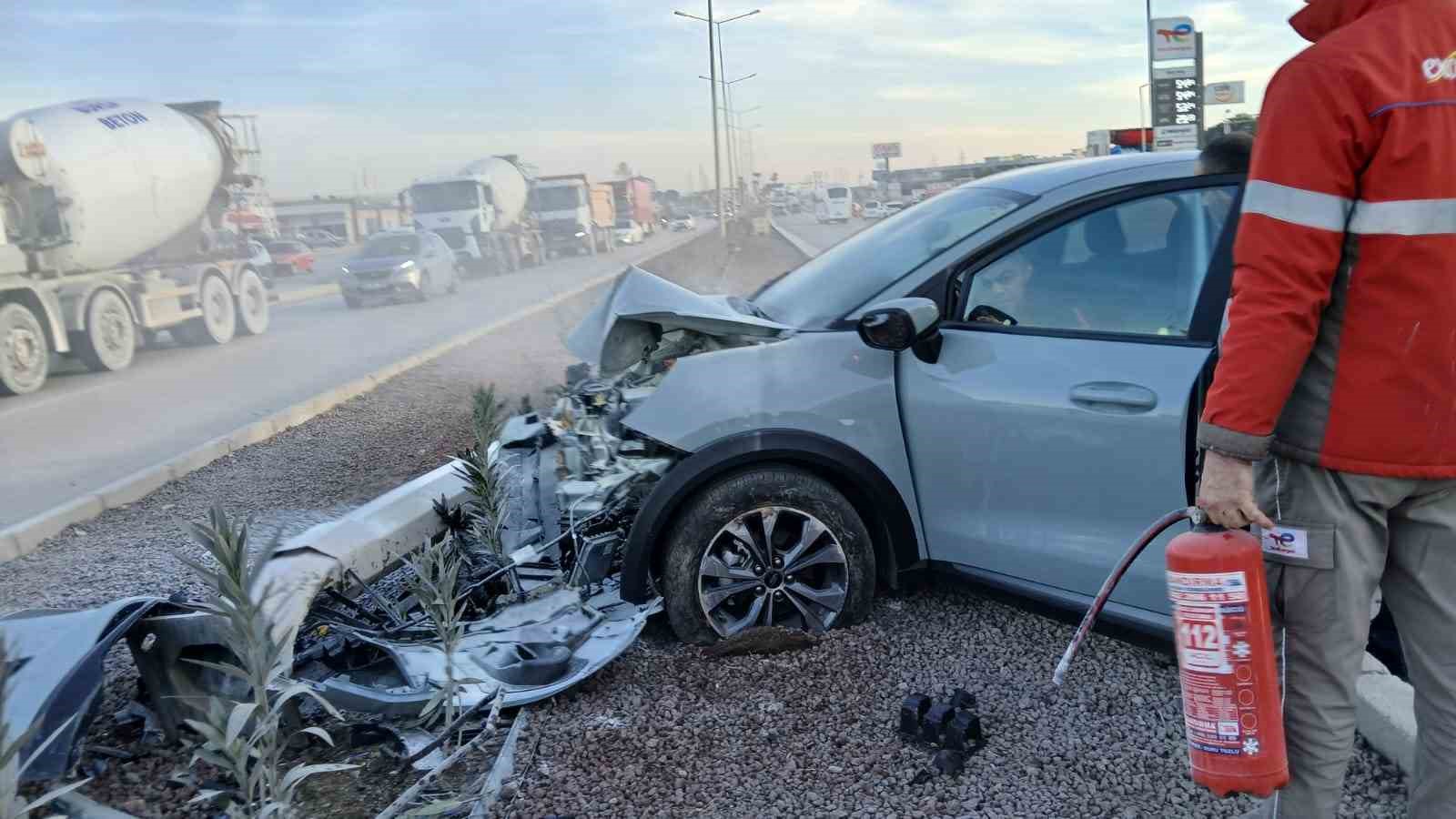 (D&uuml;zeltme) Hurdaya d&ouml;nen ara&ccedil;tan yaralı kurtuldu
