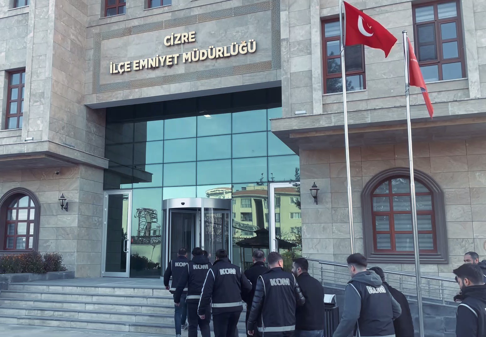 Şırnak&rsquo;ta 2 milyon 630 bin liralık ka&ccedil;ak &uuml;r&uuml;n ele ge&ccedil;irildi: 11 g&ouml;zaltı
