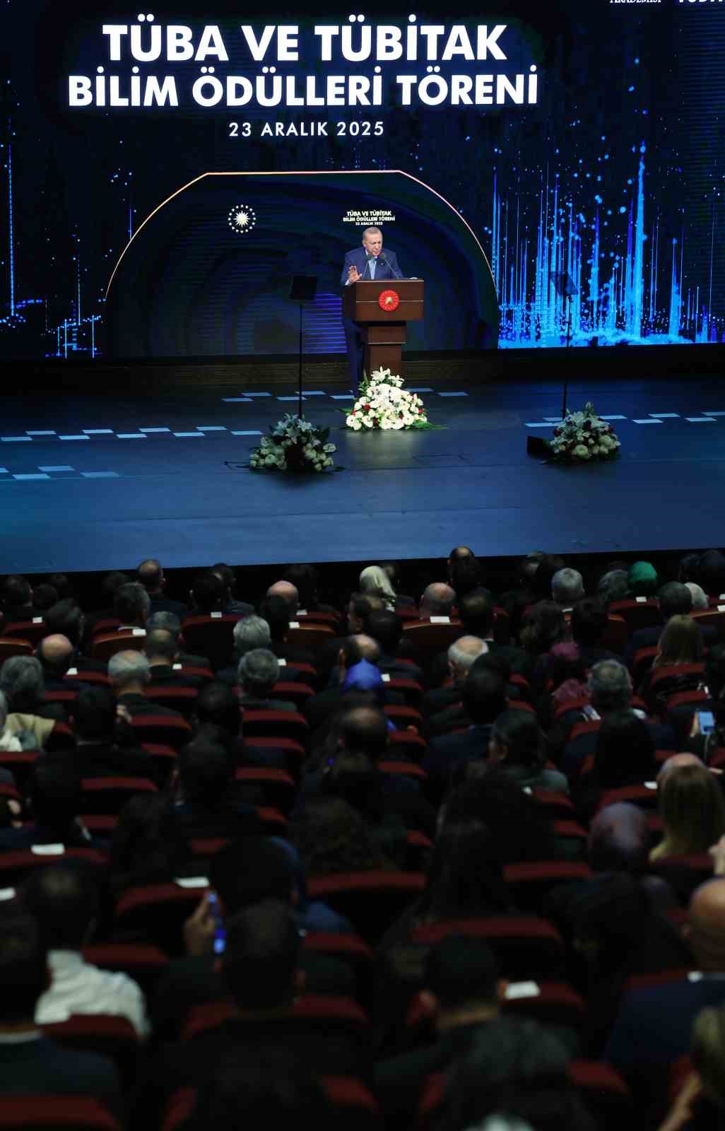 Cumhurbaşkanı Erdoğan: "Türkiye bölgesinin veri üssü konumuna gelecektir"
