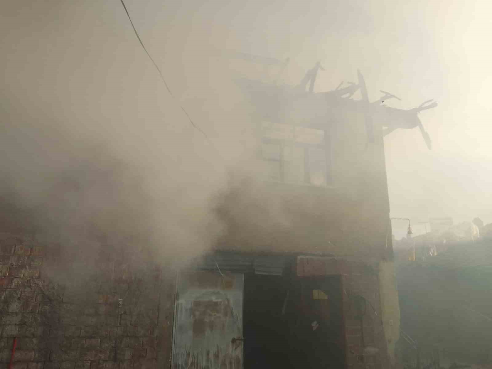 Burdur&rsquo;da ev yangını
