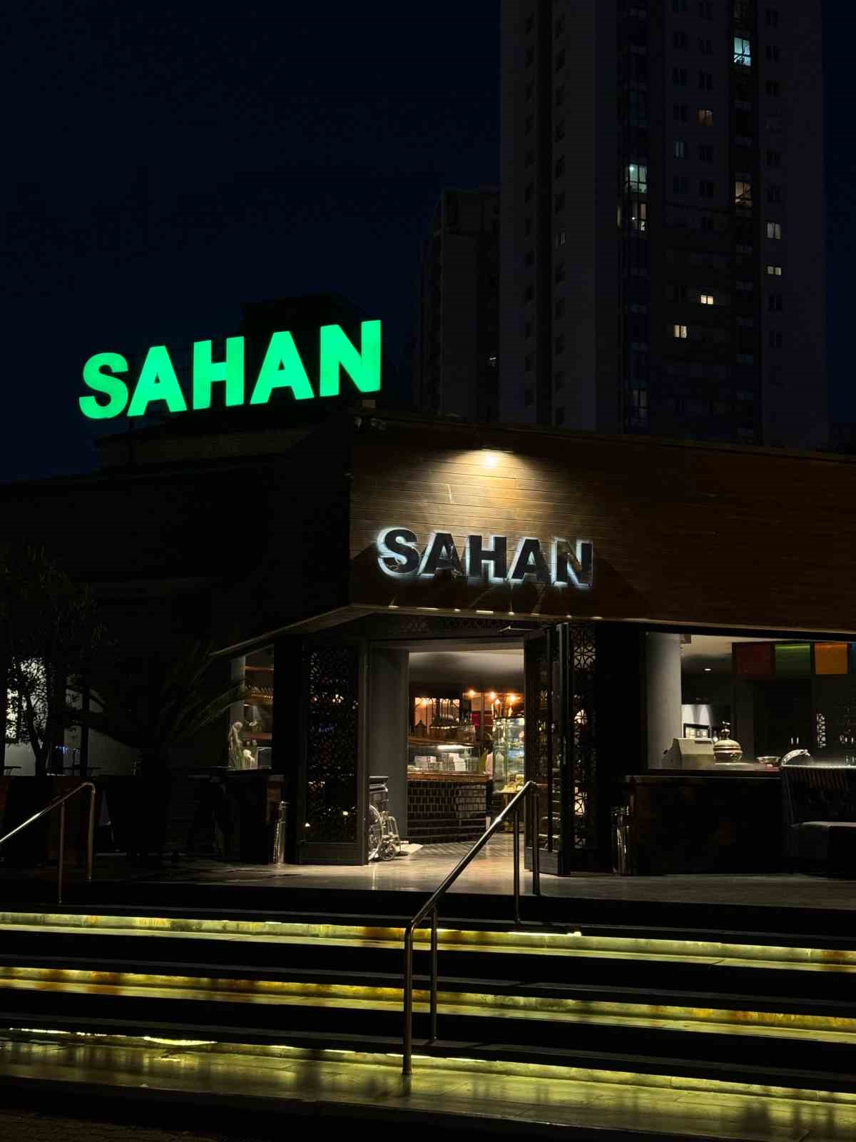 Yeni yıl akşamının lezzeti kestaneli bademli Sahan yılbaşı hindisi
