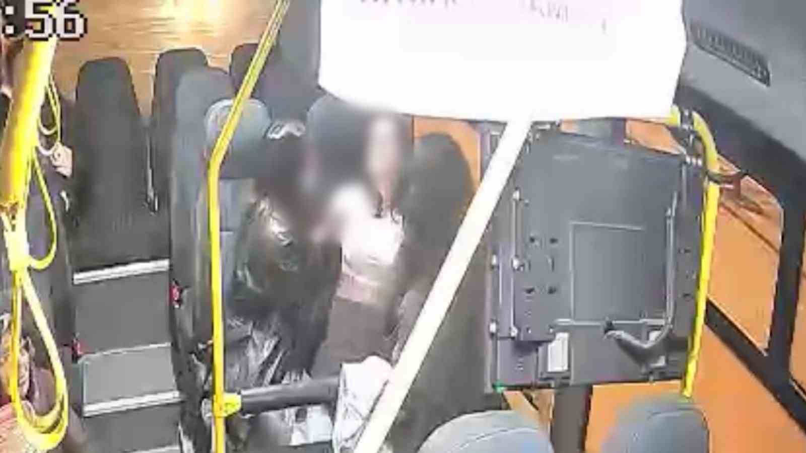 Otobüs şoförlerinin duyarlılığı araç içi kamerasına yansıdı