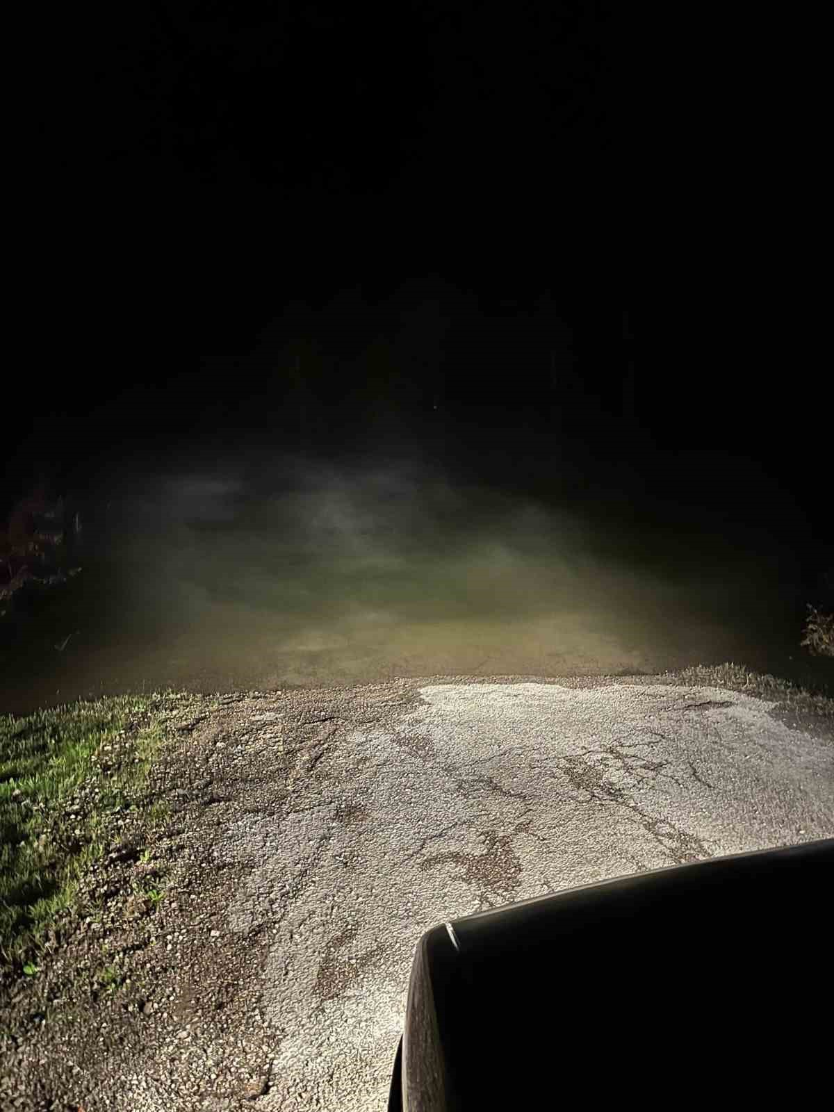 Türkeli’de kapanan yol gölete çıkıyor: Navigasyonla yola giren sürücü faciaya ramak kala durdu
