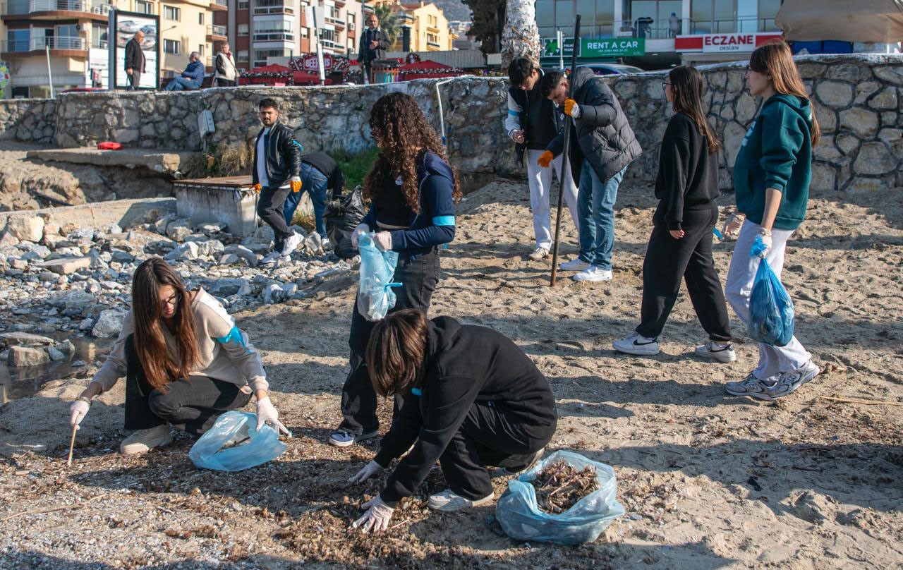 Kuşadası’nda Sökeli öğrencilerden çevreci etkinlik