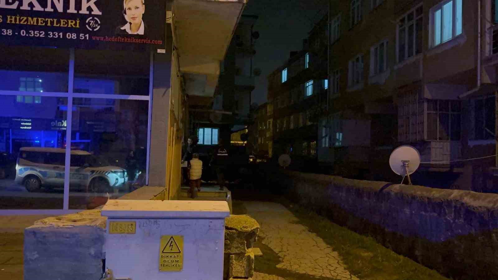 Köpek yüzünden çıkan kavgada 1 kişi bıçakla yaralandı
