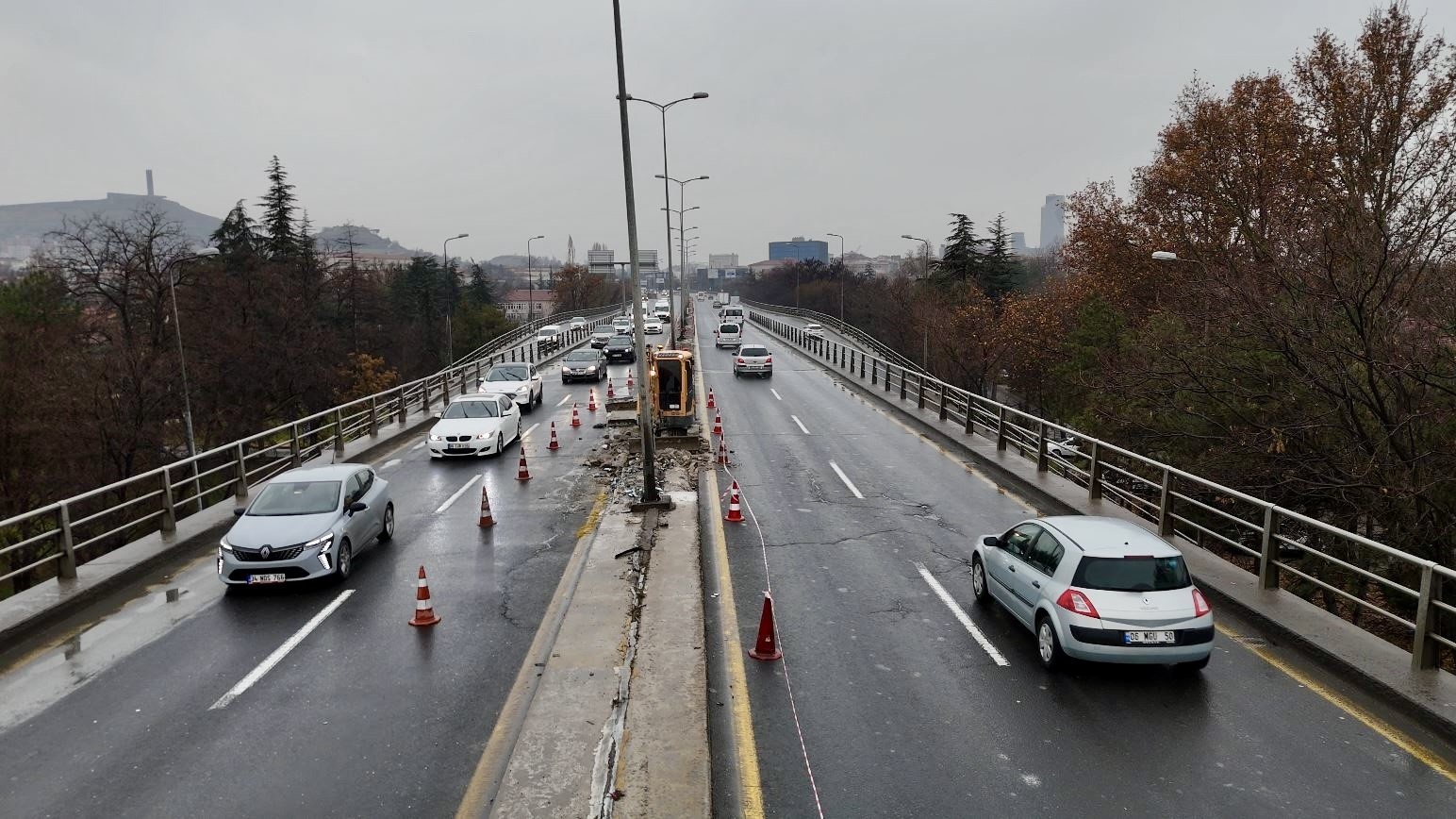 Ankara&rsquo;da tek kişilik yol &ccedil;alışması
