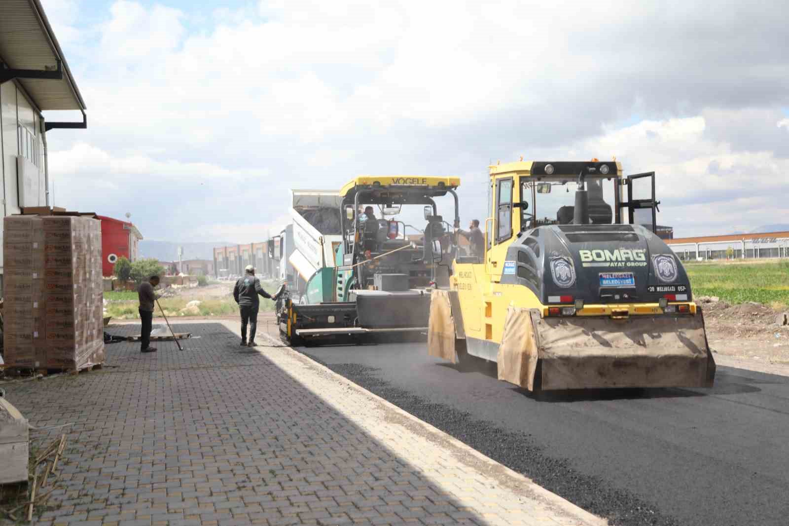 Melikgazi Belediyesi 2025 yılı asfalt sezonu boyunca 80 kilometre yol yaptı