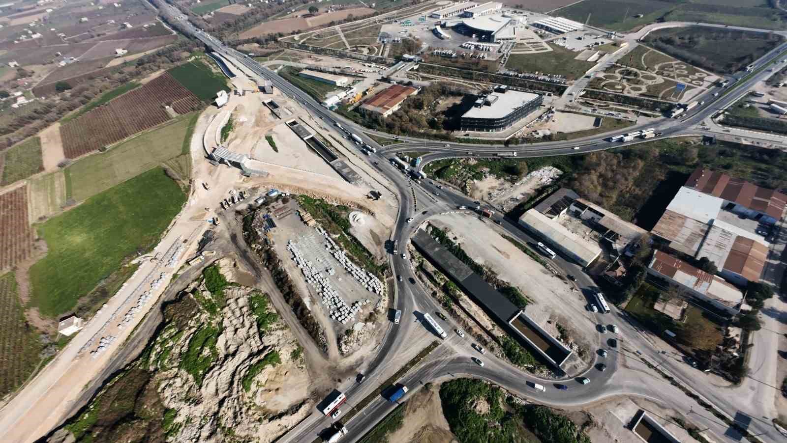 Gediz Kavşağında çalışmalar hız kesmeden devam ediyor