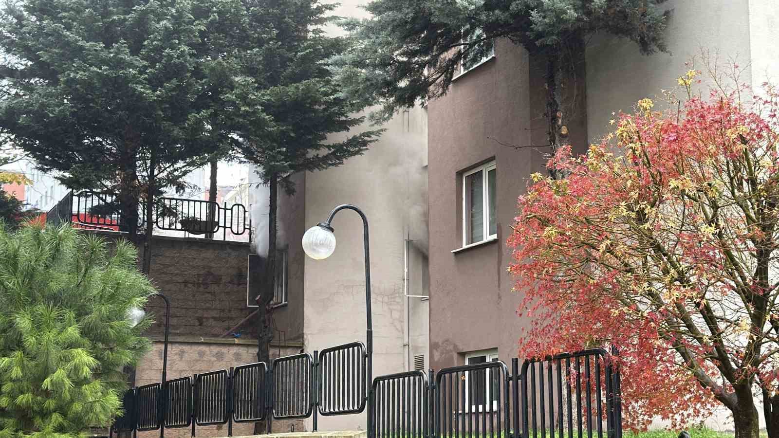 Arnavutköy’de Kiptaş konutlarında yangın paniği blok boşaltıldı