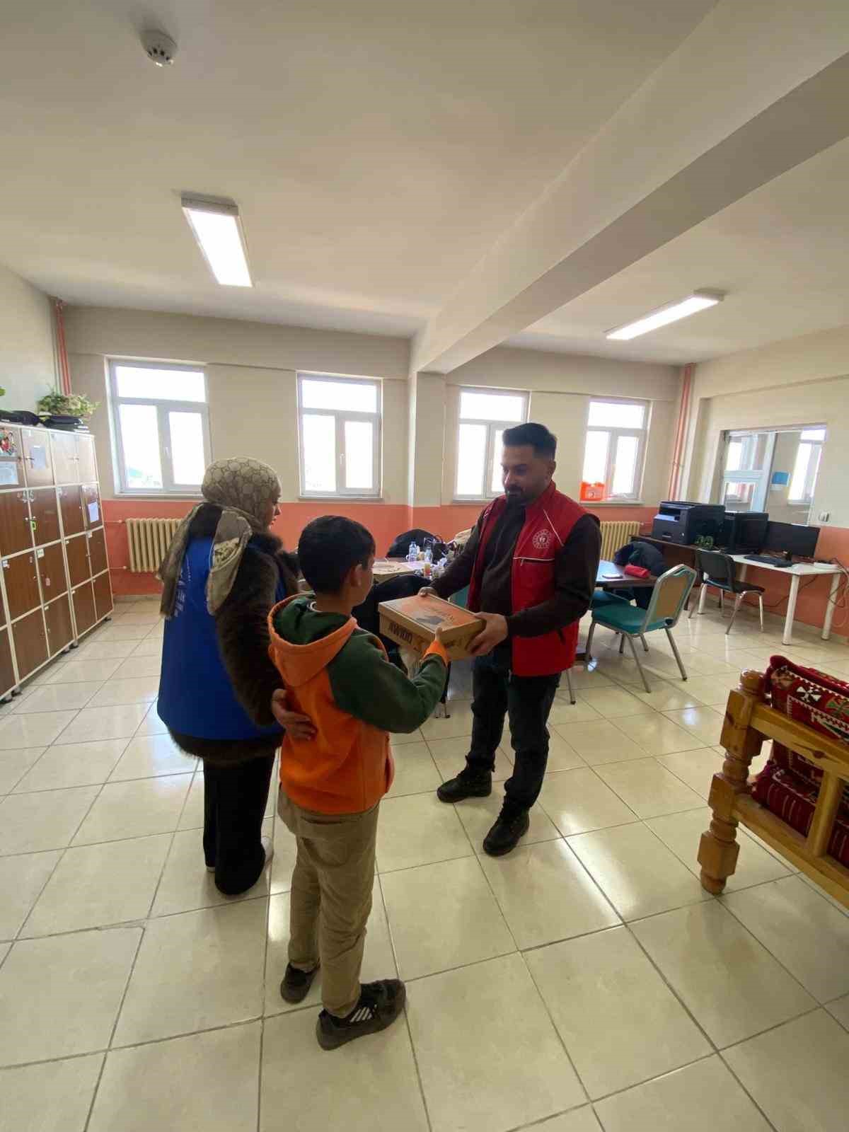 Patnos&rsquo;ta &ouml;ğrencilerine anlamlı destek
