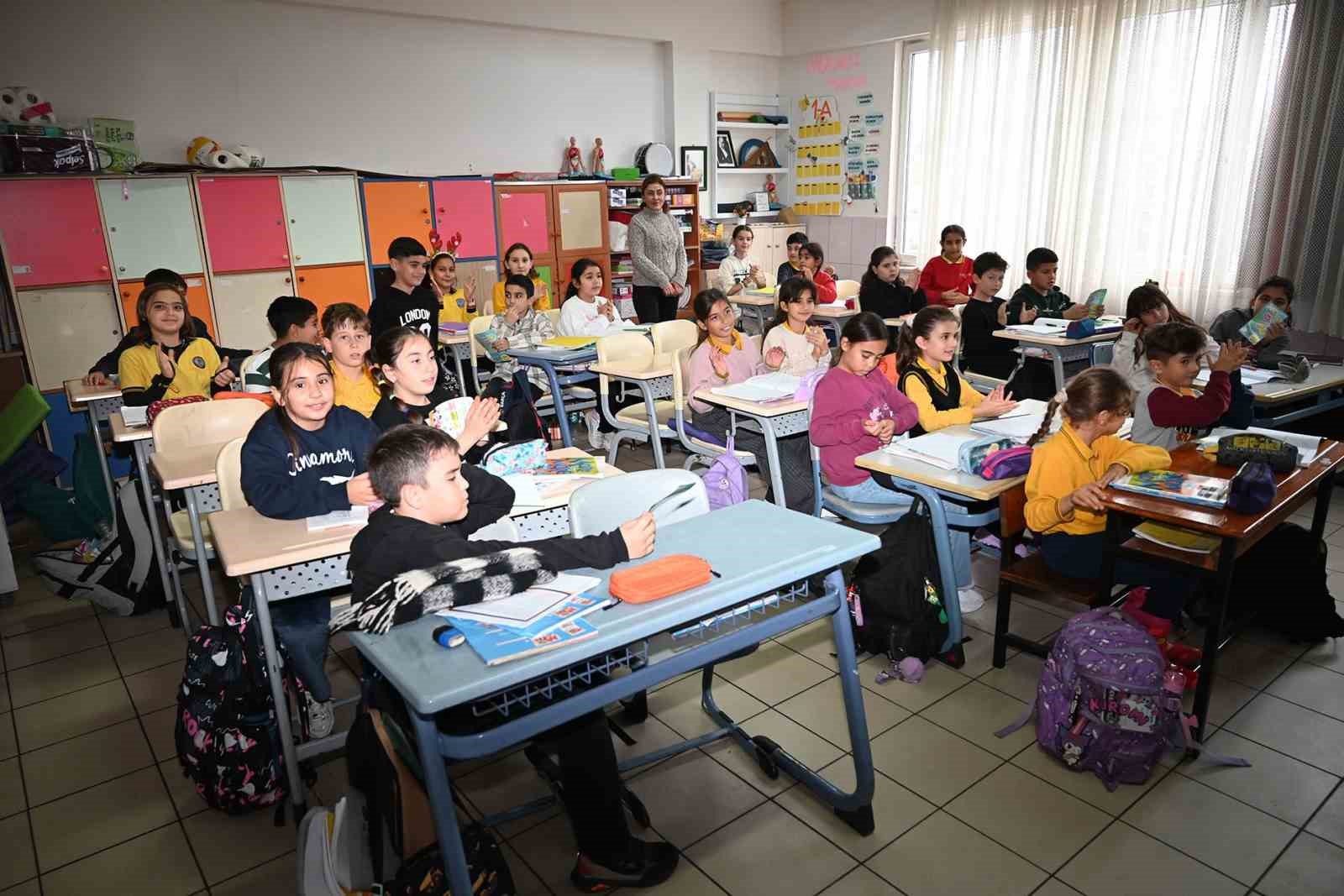 &Ccedil;evre Dedektifi maskot Kerem iş başında
