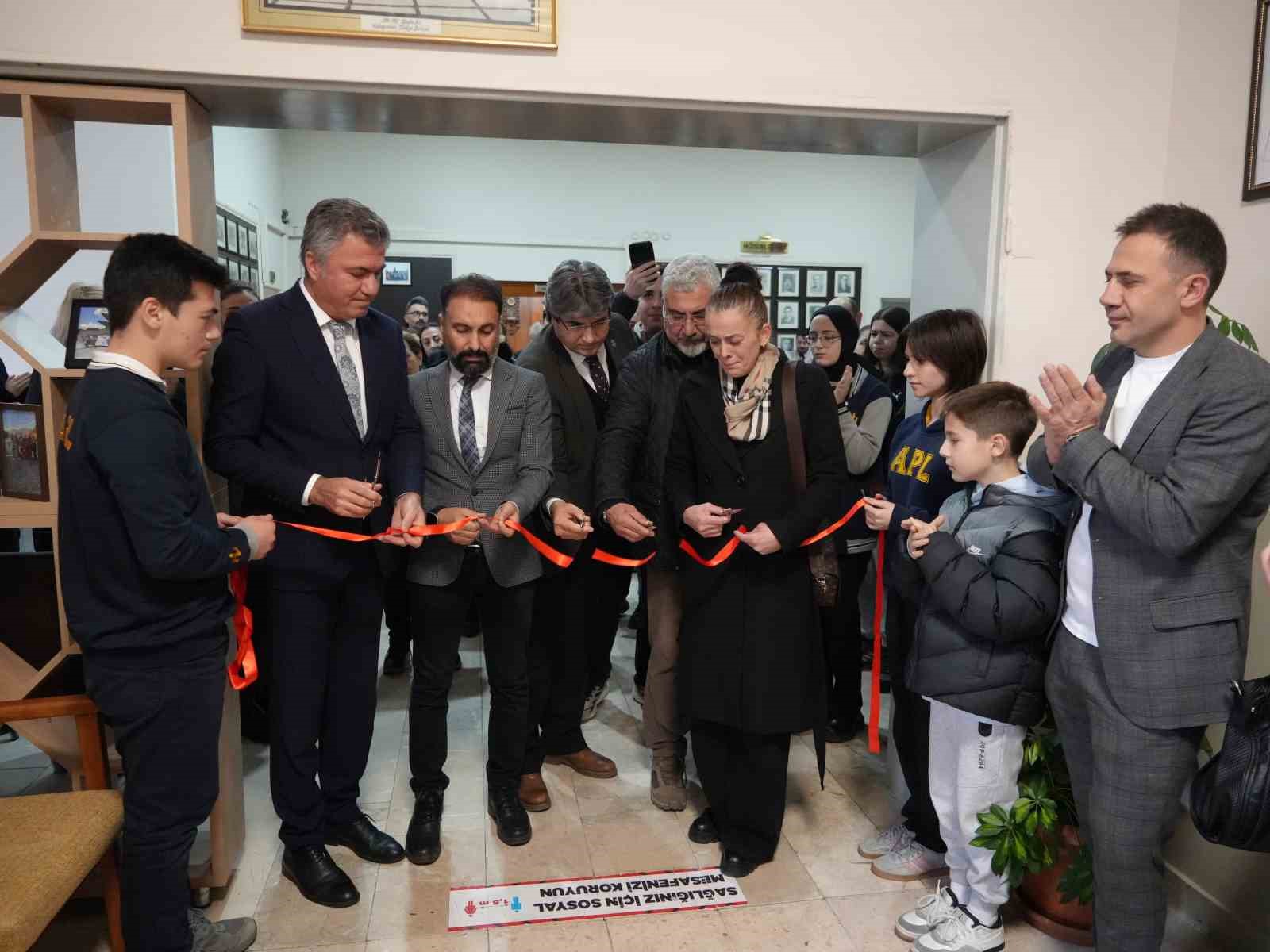 Trafik kazasında hayatını kaybeden öğrencinin adı okulundaki kütüphanede yaşatılacak