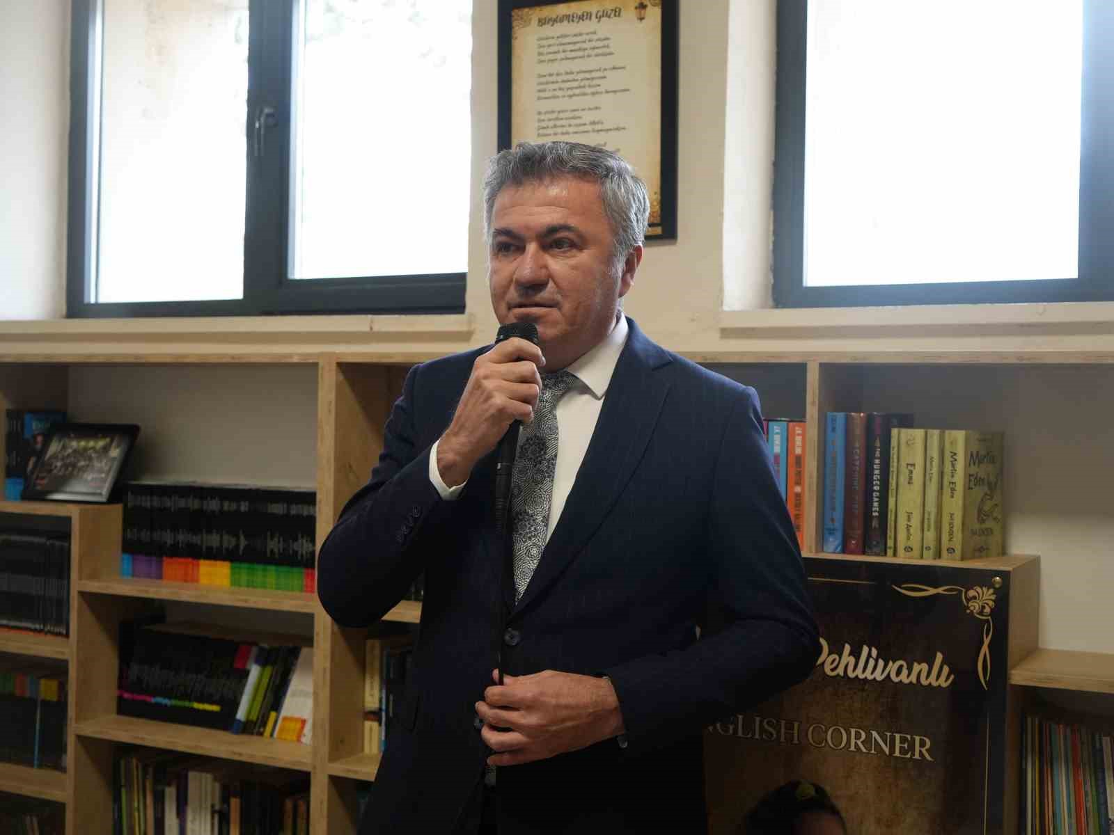 Trafik kazasında hayatını kaybeden &ouml;ğrencinin adı okulundaki k&uuml;t&uuml;phanede yaşatılacak
