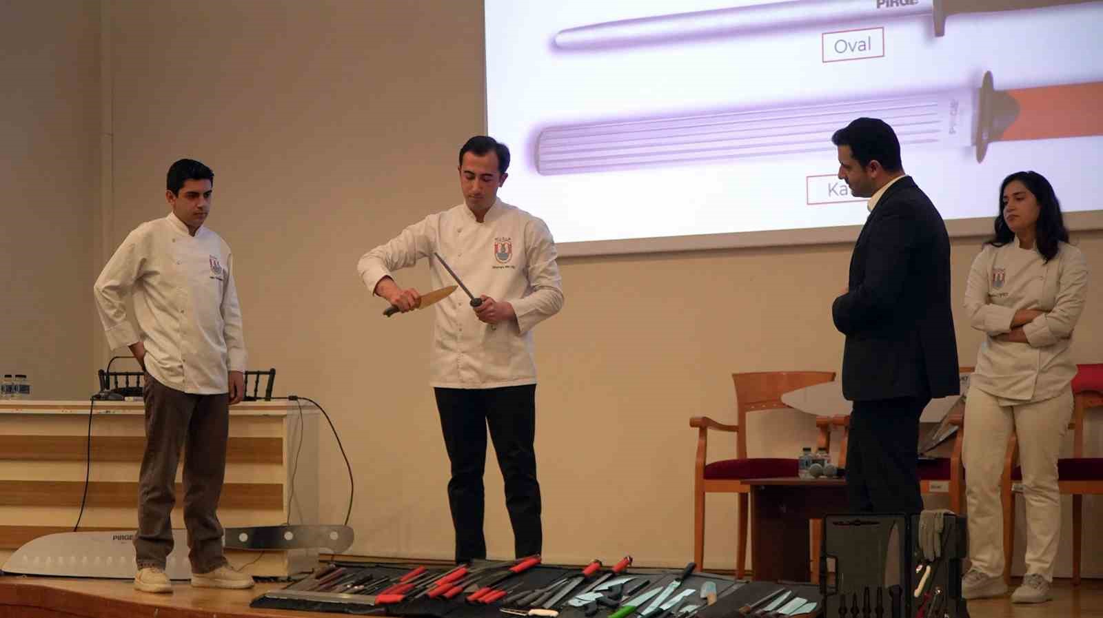 MSK&Uuml;&rsquo;de bir ilk: Gastronomi &ouml;ğrencilerine aş&ccedil;ı ceketi giydirildi
