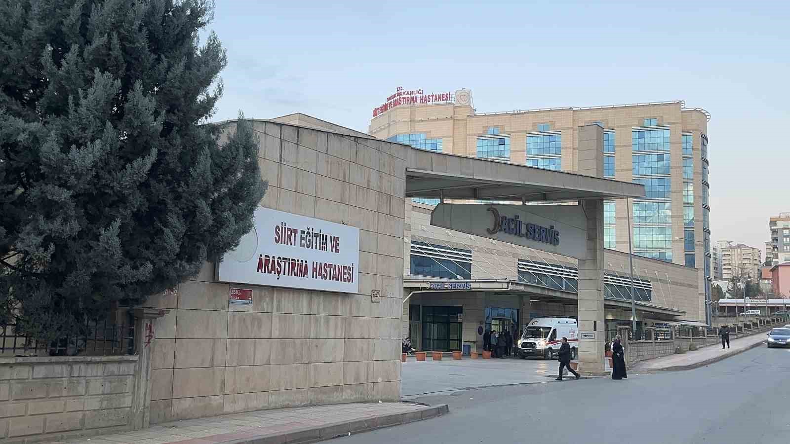 Siirt&rsquo;te tahlil sonu&ccedil;larını değiştirdiği iddiasıyla 8&rsquo;i sağlık &ccedil;alışanı 30 kişi g&ouml;zaltına alındı
