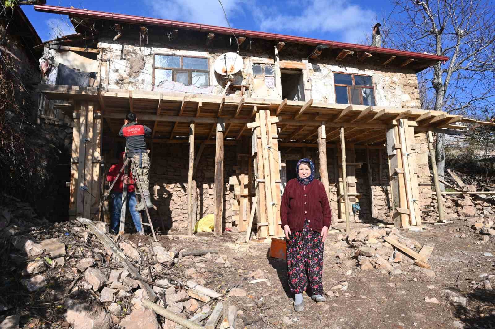 Isparta’da yaşlı kadının 70 yıllık evi daha güvenli bir yuvaya dönüştürüldü