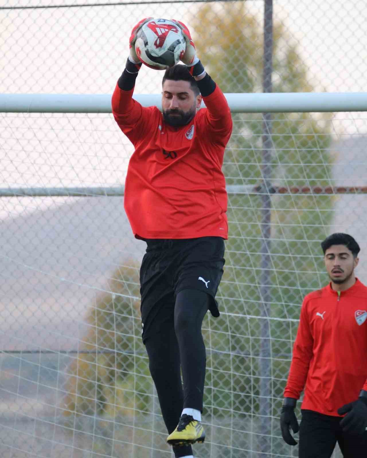 Elazığspor’da kaleci Muammer’e kulüp bulması için izin verildi