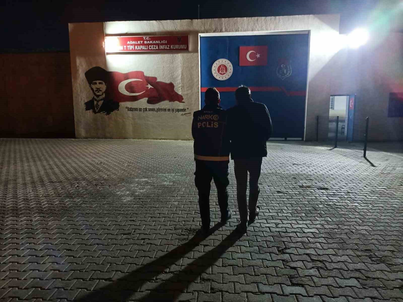 Siirt’te midelerinden uyuşturucu çıkan 4 şahıs tutuklandı