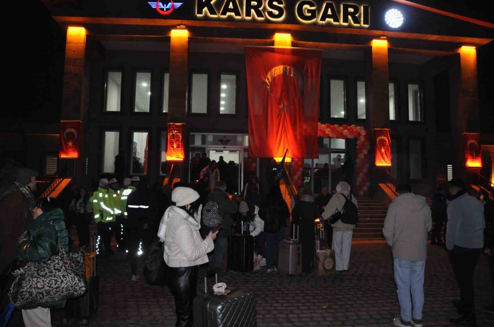 Masalsı yolculuğun son durağı: Turistik Doğu Ekspresi Kars&rsquo;ta coşkuyla karşılandı
