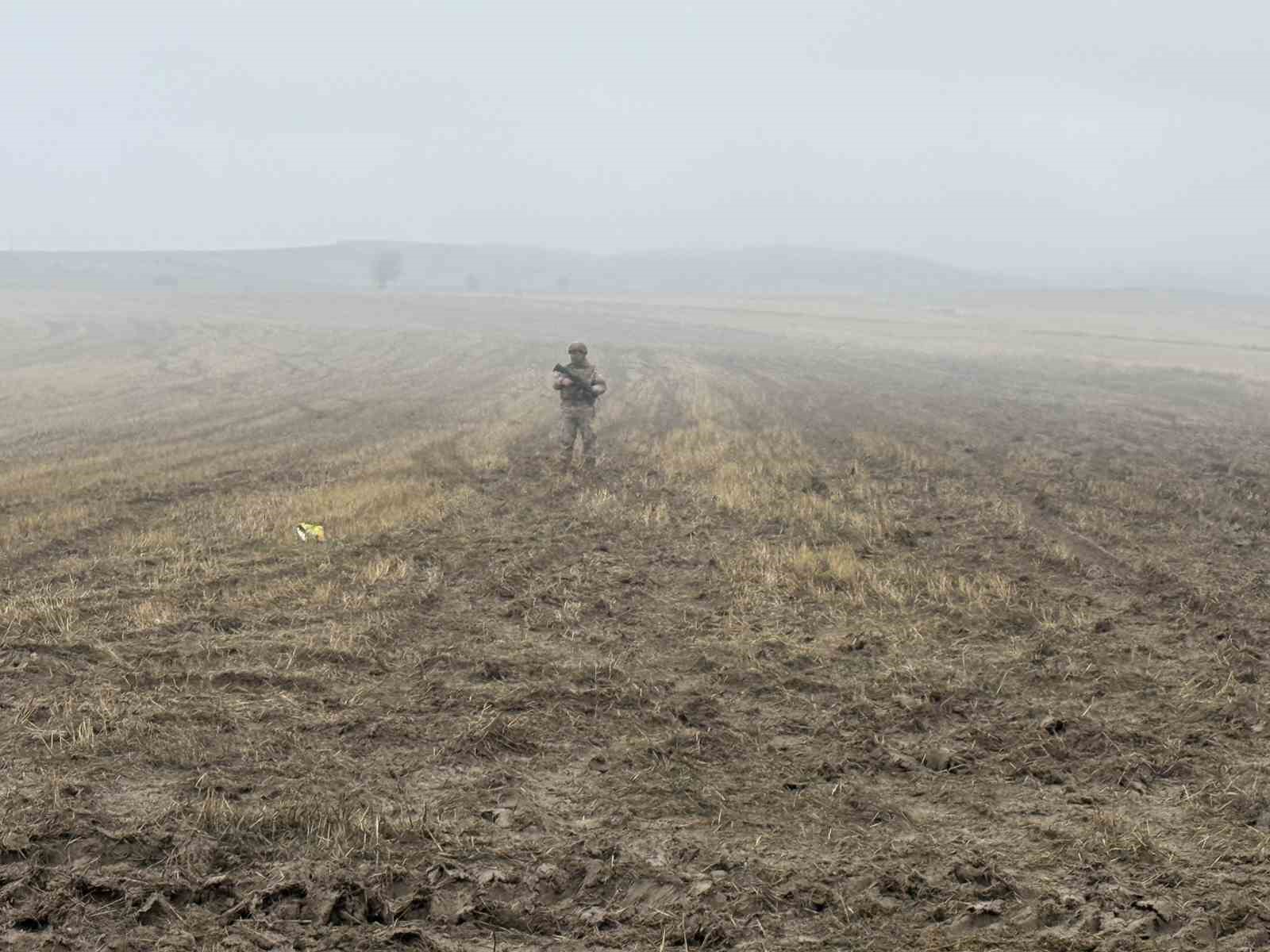 Libya Genelkurmay Başkanı Al-Haddad&rsquo;ın i&ccedil;inde bulunduğu jetin enkazının olduğu alanda g&uuml;venlik &ouml;nlemleri artırıldı
