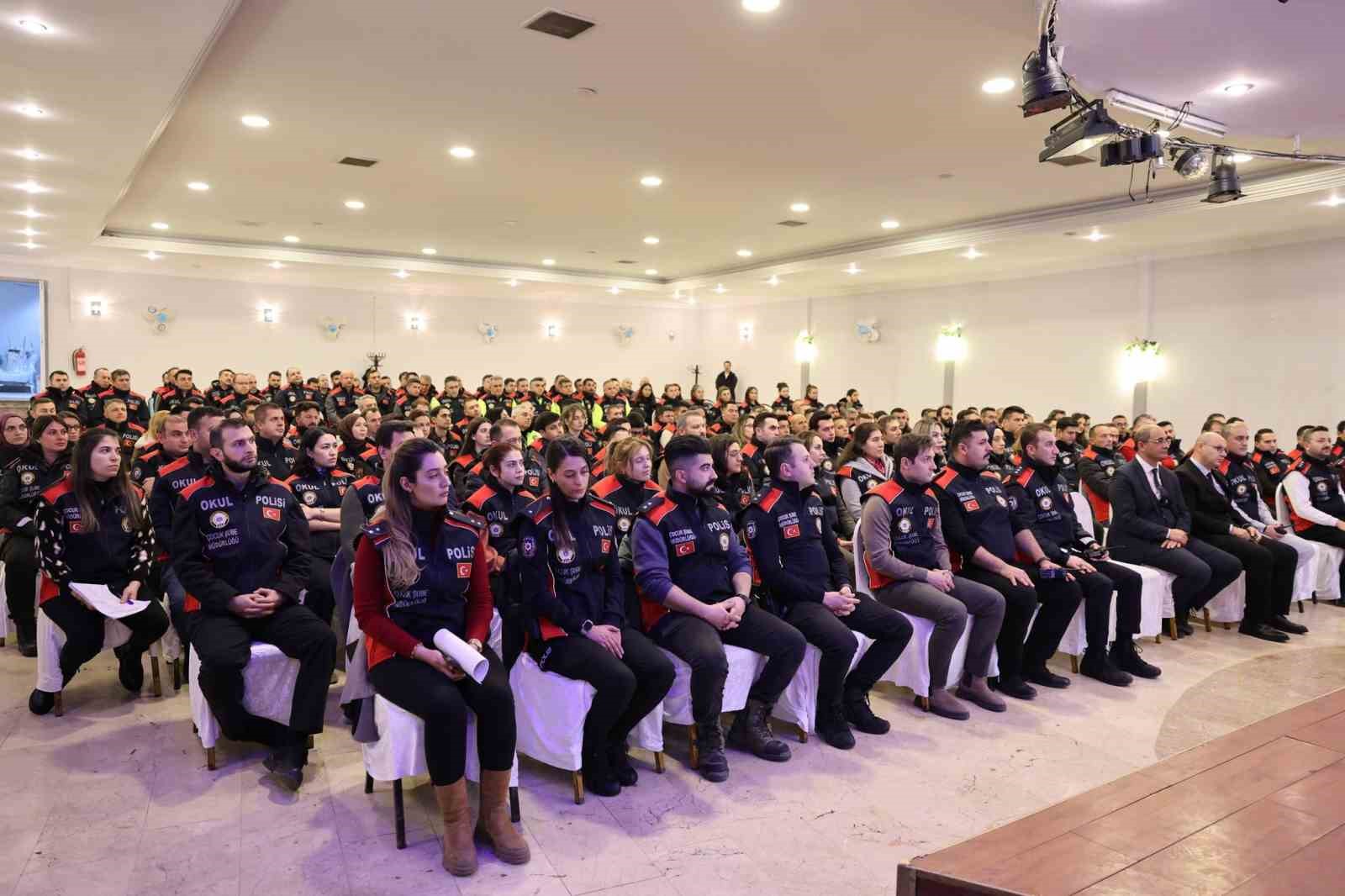 Karaburun&rsquo;dan "Okul Polisi" zirvesi
