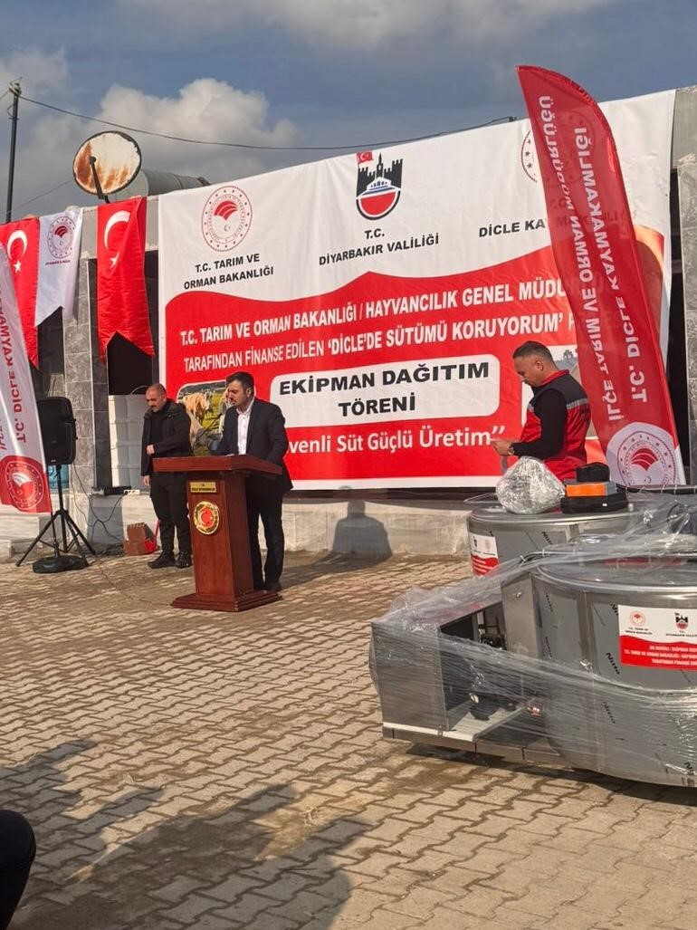 Dicle&rsquo;de &ccedil;ift&ccedil;ilere y&uuml;zde 75 hibeli 7 adet s&uuml;t soğutma tankı dağıtıldı
