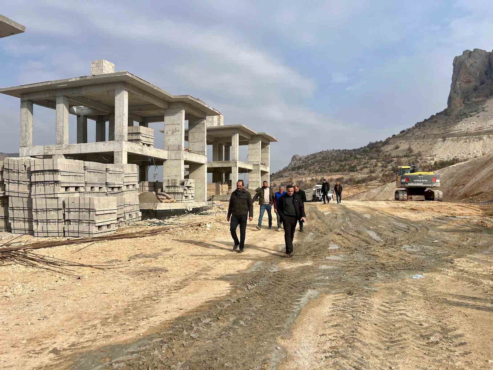 Başkan Ulutaş&rsquo;tan kırsal mahallelerde saha incelemesi
