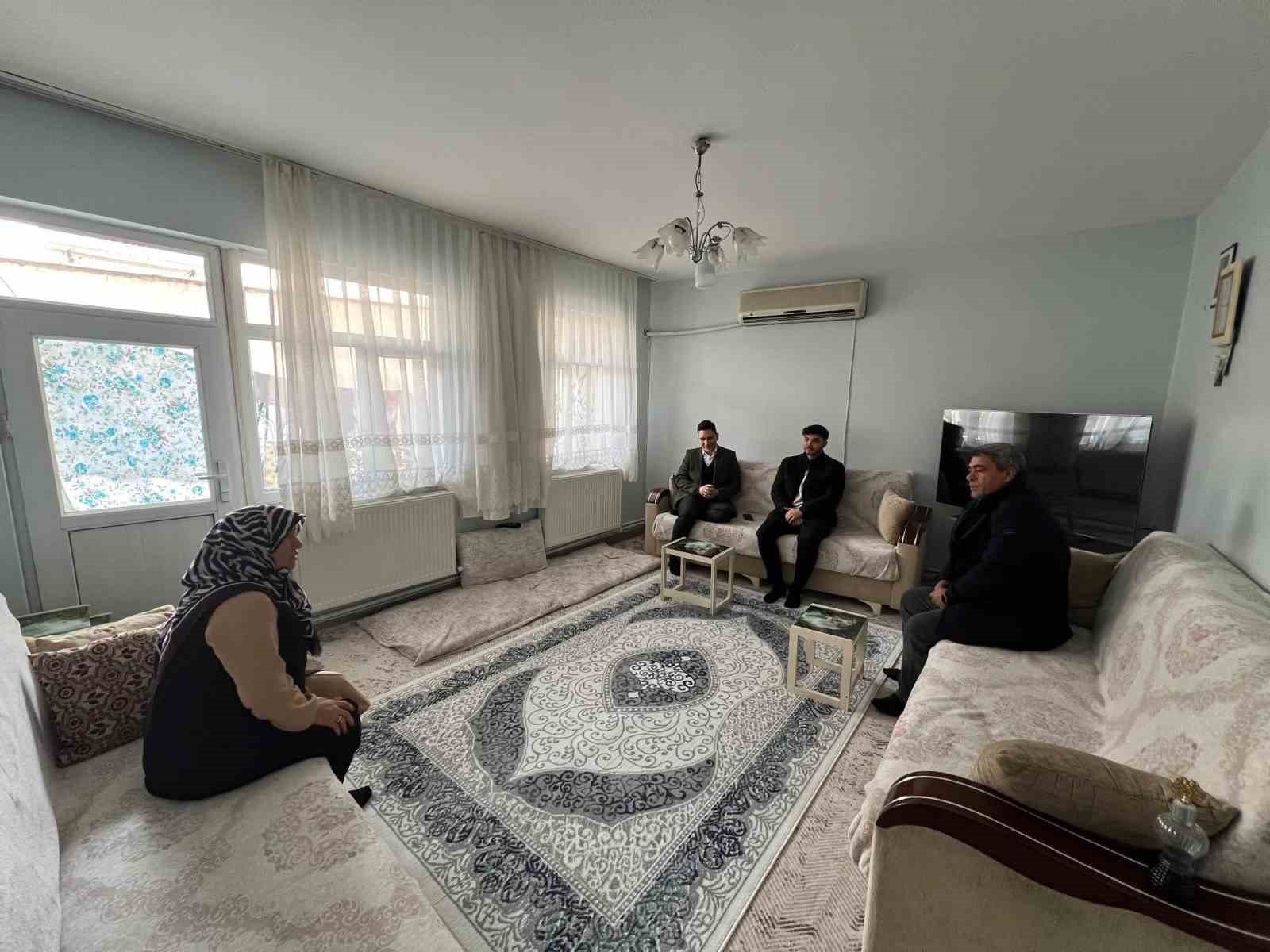 Kaymakam Karataş, k&ouml;ylerde vatandaşların sorunlarını dinledi
