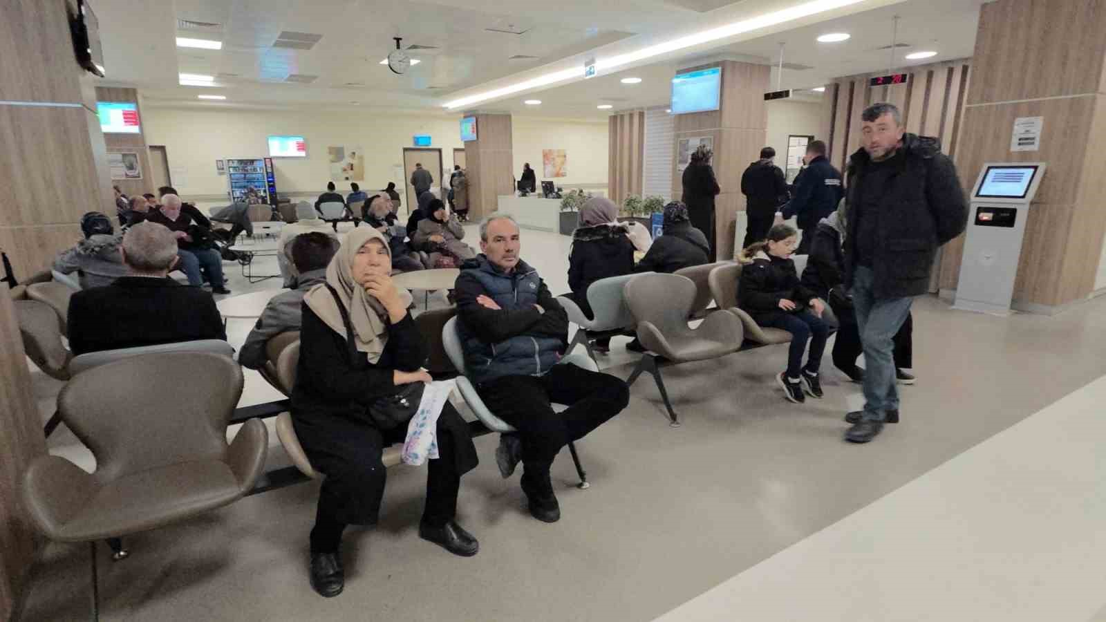 K&uuml;tahya Şehir Hastanesi&rsquo;nde 1 yılda 2 milyon 345 bin kişiye poliklinik hizmeti verildi
