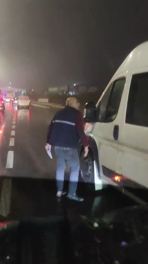 Arnavutköy’de trafikte bıçaklı gerginlik