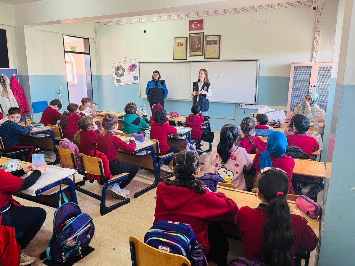 K&uuml;tahya&rsquo;da &ouml;ğrencilere siber g&uuml;venlik semineri
