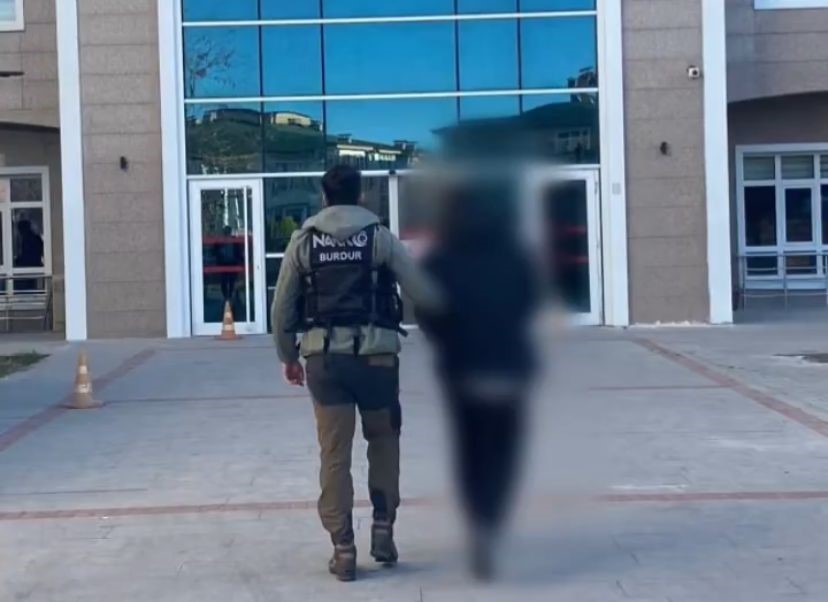 Burdur&rsquo;da polis ekiplerinden uyuşturucu operasyonu
