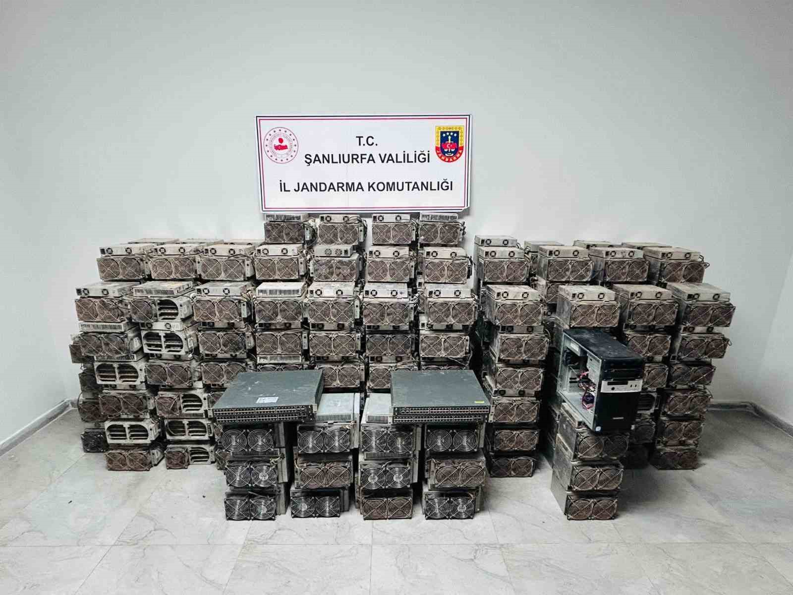 Şanlıurfa&rsquo;da kripto para &uuml;reten depoya baskın: 1 g&ouml;zaltı
