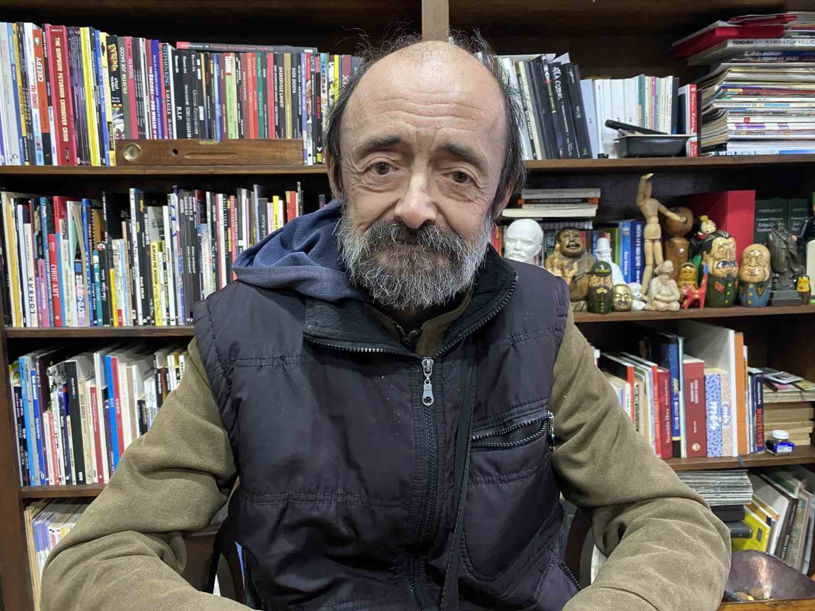 Onun karikatür çizim sevgisi bitmedi