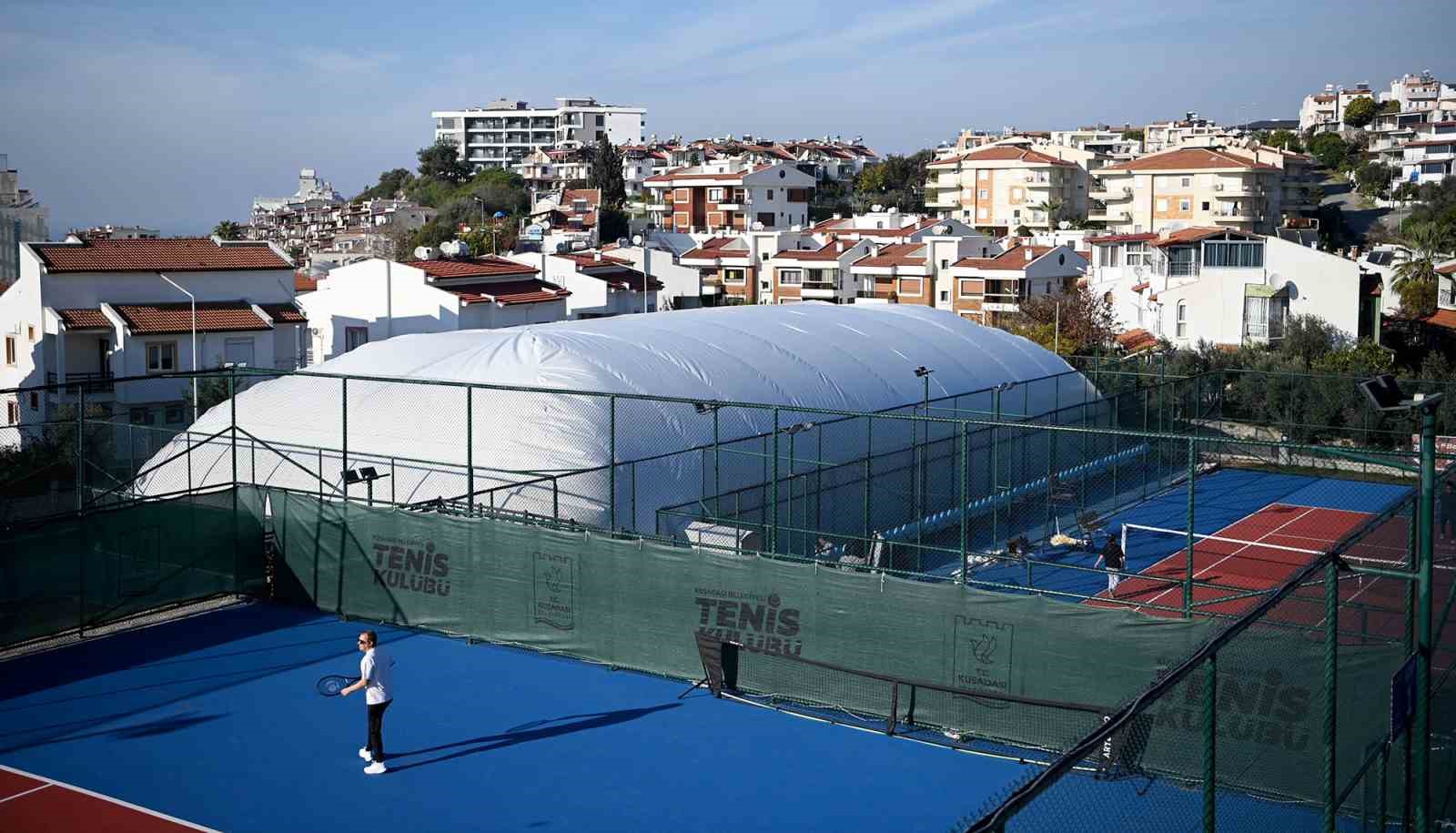 Kuşadası’nda sporseverlerden balon korta yoğun ilgi