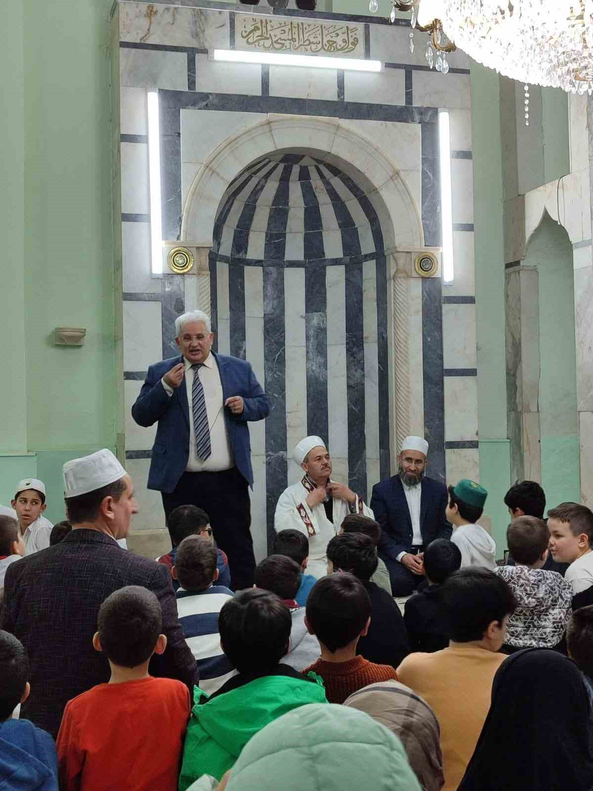 Şuhut&rsquo;ta &rsquo;Camiler &Ccedil;i&ccedil;ek A&ccedil;tı&rsquo;
