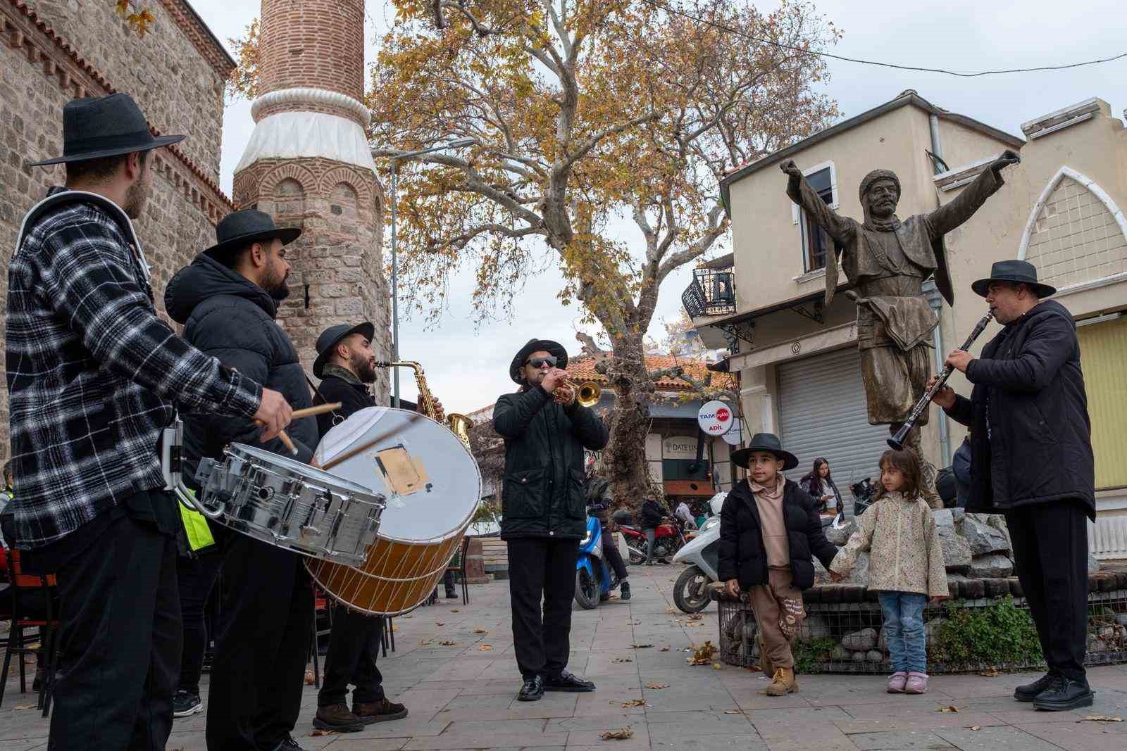 Bergamalı kadınlardan tarihi arastada panayır